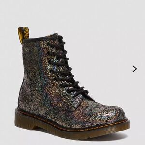 Dr. Martens  youth   1460
CRINKLE
TALLIC LACE
BOOTS